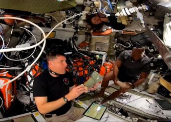 An Artemis 2 astronaut took a ‘bath’ on camera on the way to the moon. Mission Control’s reaction was priceless (video)