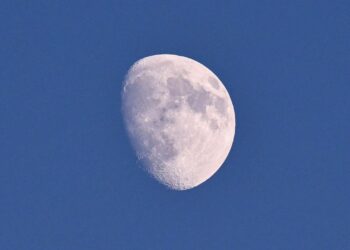 See the moon shining in the daytime sky this week: Here’s where to look
