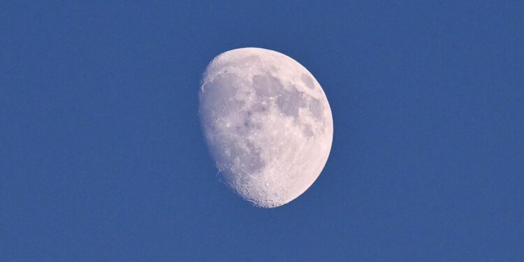 See the moon shining in the daytime sky this week: Here’s where to look