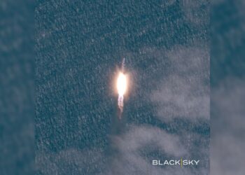 SpaceX Falcon Heavy launch seen from space (satellite photos)