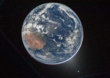Artemis 2 astronauts see Earth in the rear-view mirror | Space photo of the day for April 3, 2026