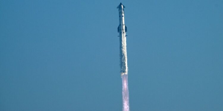 SpaceX just launched Starship V3 — its most powerful megarocket yet — into space for the 1st time in spectacular Flight 12 test (video)